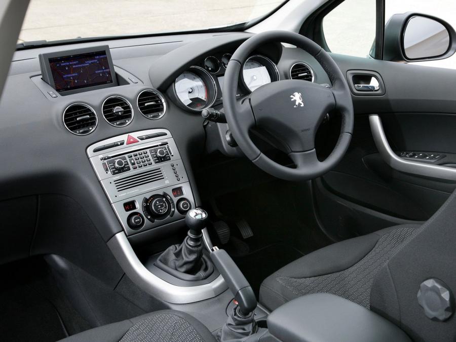  Peugeot 308 SW 2008 года  (UK) (фото 3 из 12)